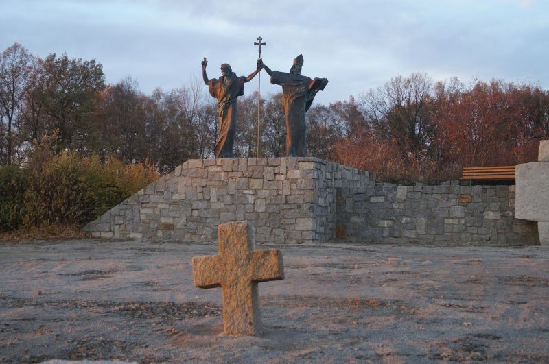 Pomnik Cyryla i Metodego w Šmochćicy (niem. Schmochtitz)